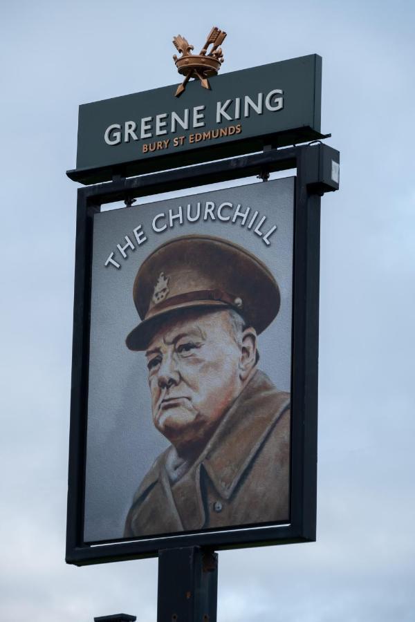 The Churchill By Greene King Inns 우톤바셋 외부 사진