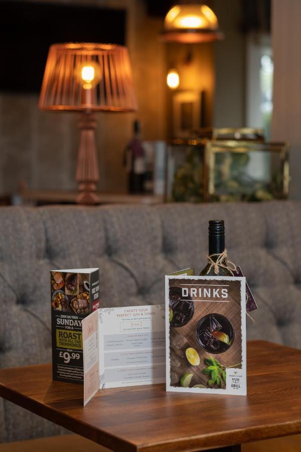 The Churchill By Greene King Inns 우톤바셋 외부 사진
